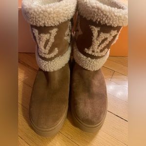 Luis Vuitton snow boots